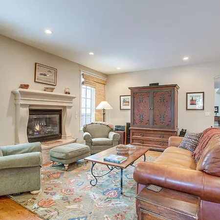 Bbq And Dine In Fenced Yard Spacious Denver Retreat